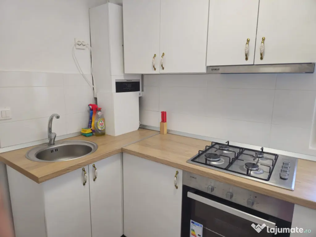 Apartament cu 2 camere, 55mp, la curte comuna, in zona Centr