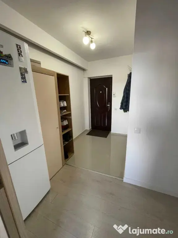 Apartament 3 camere 61mp+balcon 2mp zona Teilor