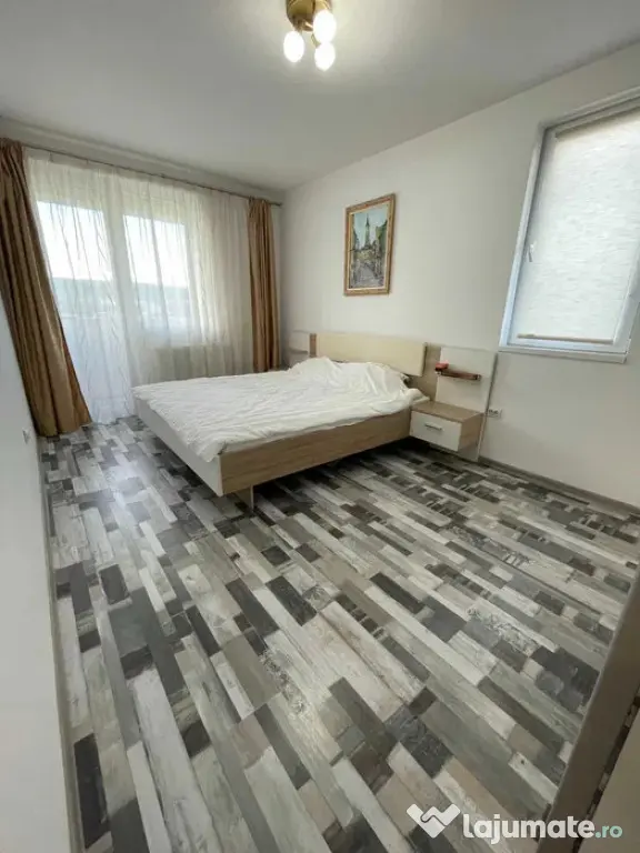 Apartament 3 camere 61mp+balcon 2mp zona Teilor