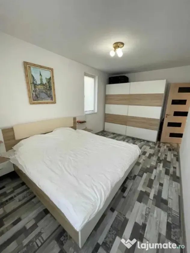 Apartament 3 camere 61mp+balcon 2mp zona Teilor