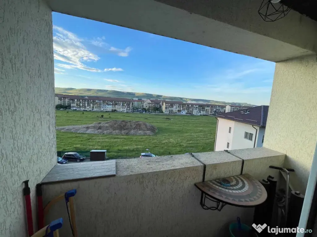 Apartament 3 camere 61mp+balcon 2mp zona Teilor