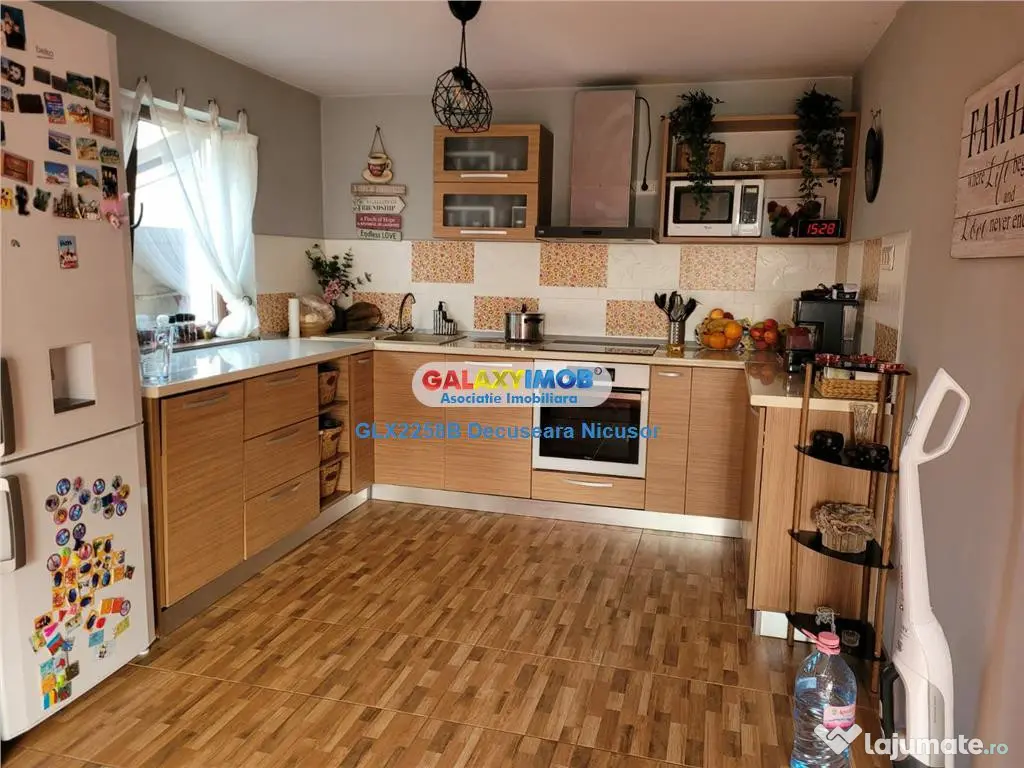 Casa, Str. Rachitei , 4 dormitoare si 1 living, 700 euro