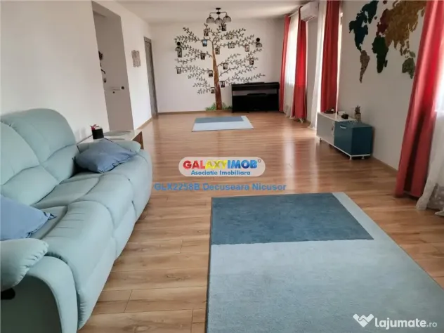 Casa, Str. Rachitei , 4 dormitoare si 1 living, 700 euro