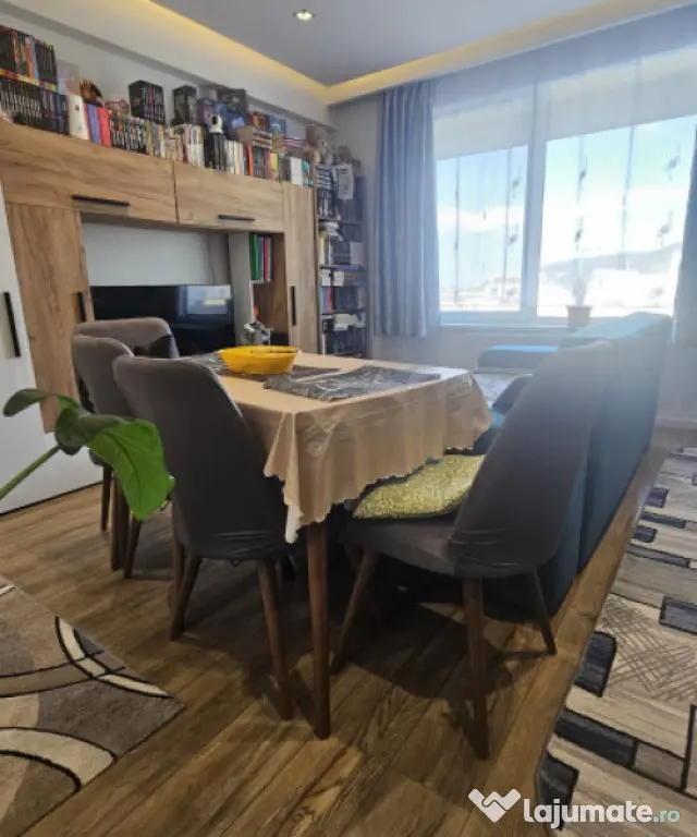 Vand apartament 46mp +balcon 5mp zona Teilor