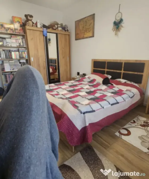 Vand apartament 46mp +balcon 5mp zona Teilor