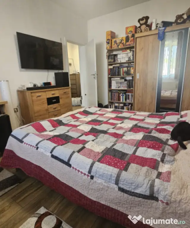 Vand apartament 46mp +balcon 5mp zona Teilor
