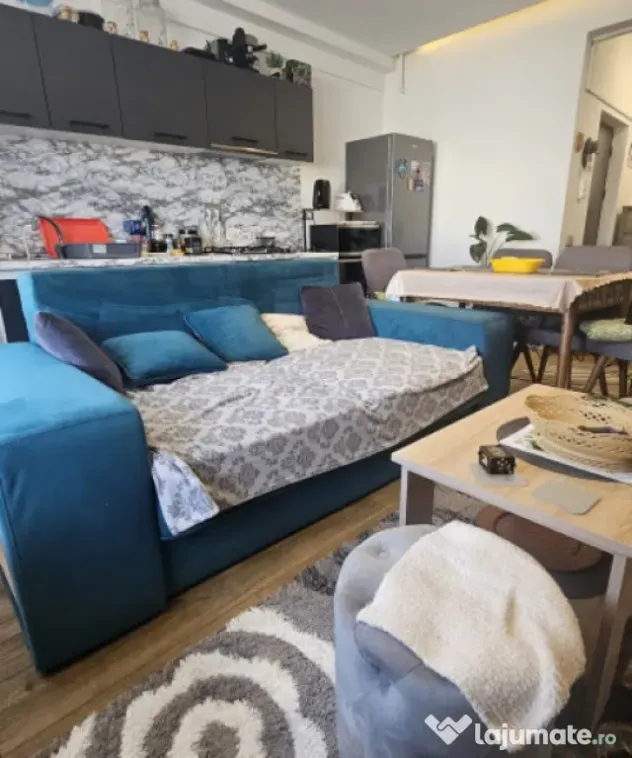 Vand apartament 46mp +balcon 5mp zona Teilor