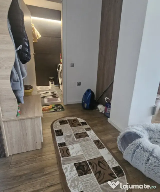 Vand apartament 46mp +balcon 5mp zona Teilor