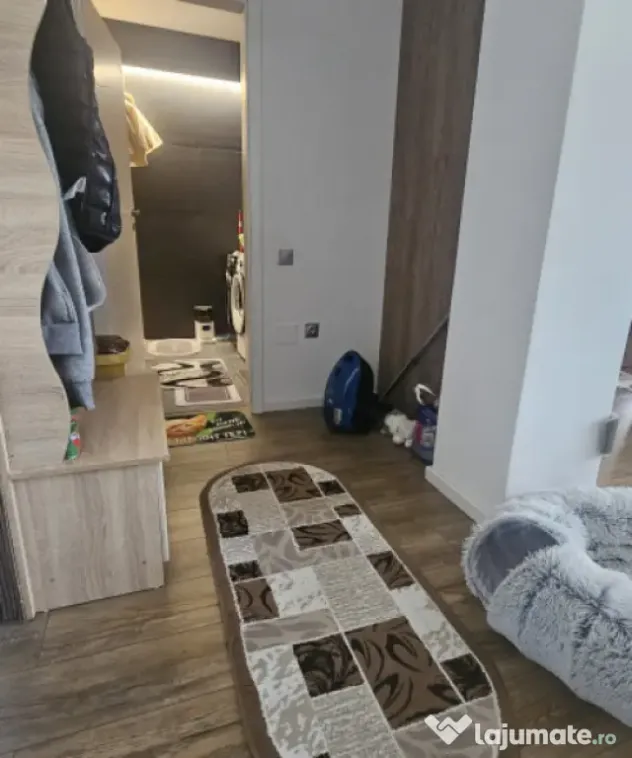 Vand apartament 46mp +balcon 5mp zona Teilor