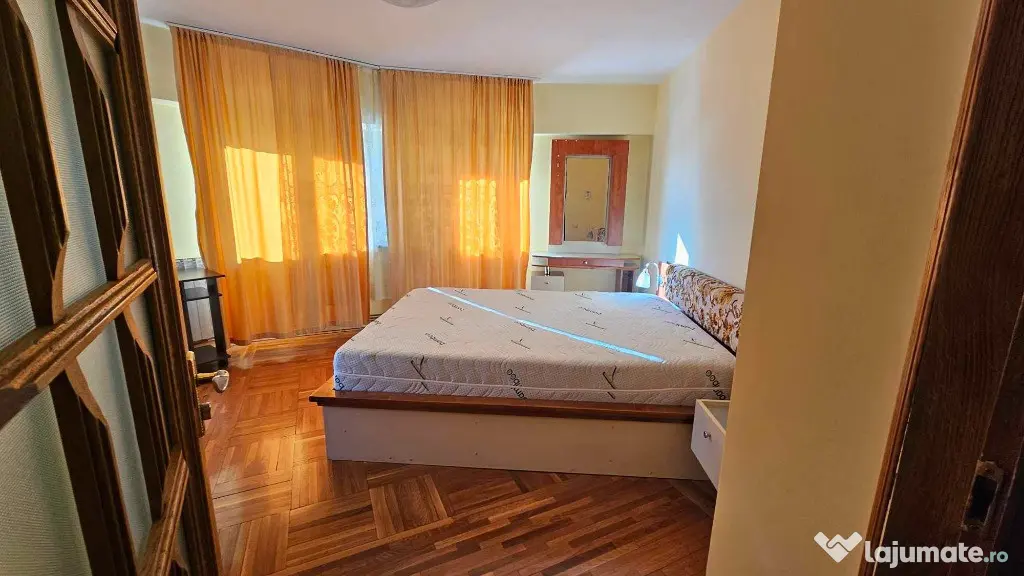 Apartament 3 camere , CENTRAL - ,INDEPENDENTEI UMF