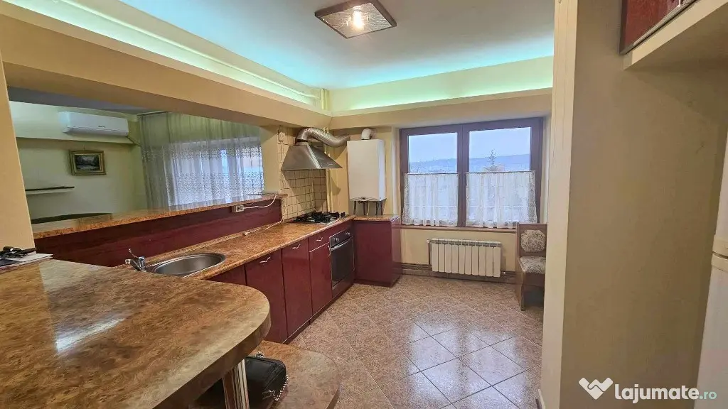 Apartament 3 camere , CENTRAL - ,INDEPENDENTEI UMF