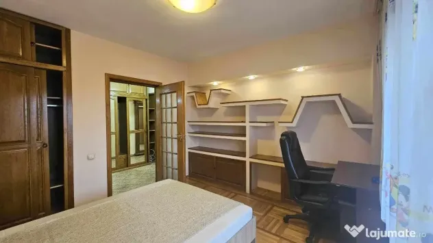 Apartament 3 camere , CENTRAL - ,INDEPENDENTEI UMF