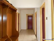 Calea Bucuresti,3 camere,decomandate, etaj 2, 87mp, 2bai, 