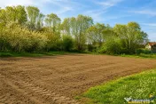 Teren 1.700 mp intravilan, intre case, potential dublu, Lunc 