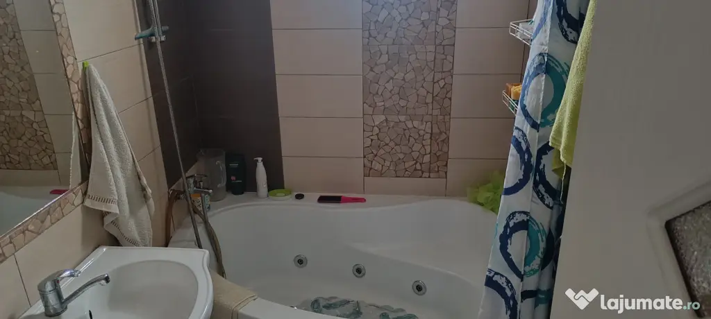 Apartament 3 camere de închiriat Suceava central prefectura