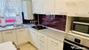 Apartament spatios 2 camere cu gradina, parcare boxa