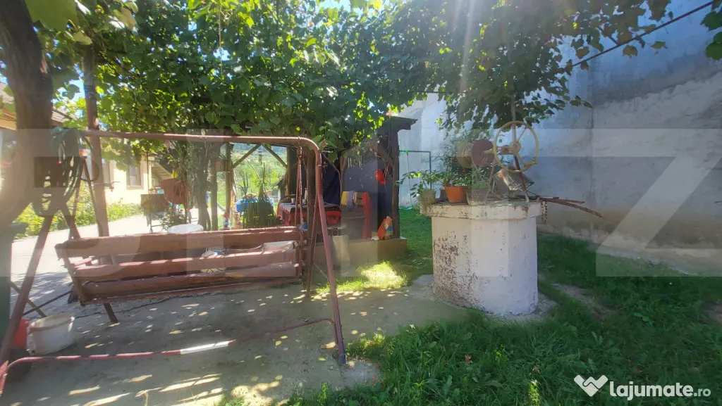 Casa buna cu 1.800 mp teren I Araci, lângă Vâlcele