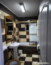 Apartament 3 camere zona Vasile Aron 