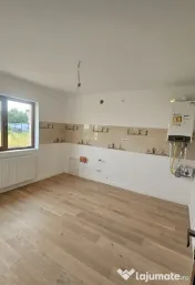 Casa / Vila ( P + 1 ) De Vanzare Zona Burdujeni