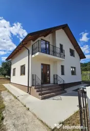Casa / Vila ( P + 1 ) De Vanzare Zona Burdujeni