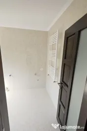 Casa / Vila ( P + 1 ) De Vanzare Zona Burdujeni