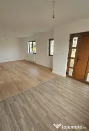 Casa / Vila ( P + 1 ) De Vanzare Zona Burdujeni
