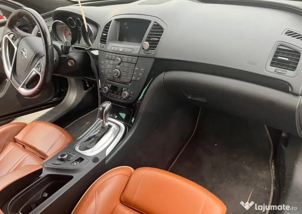 Vând Opel Insignia Sports Tourer 2.0 CDTI BiTurbo, 196 CP, 4x4 permanent