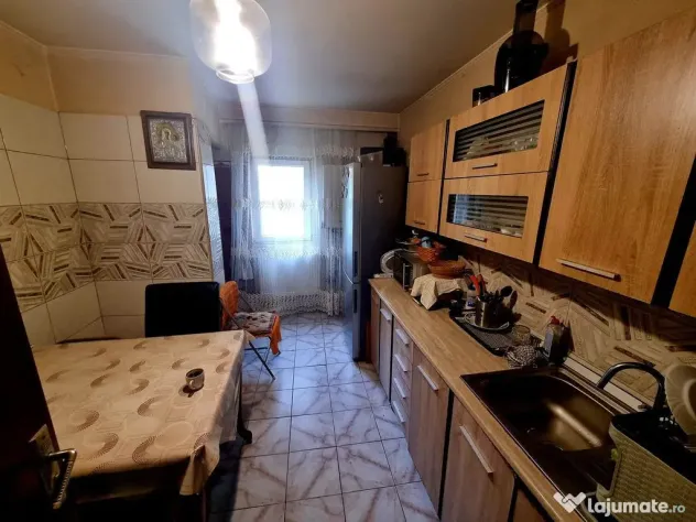 4 CAMERE DACIA, 2 BAI, 2 AP PE PALIER
