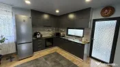 Casă modernă la cheie cu piscină, 7 ari teren și carport 
