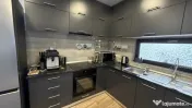 Casă modernă la cheie cu piscină, 7 ari teren și carport 