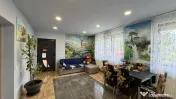 Casă modernă la cheie cu piscină, 7 ari teren și carport 