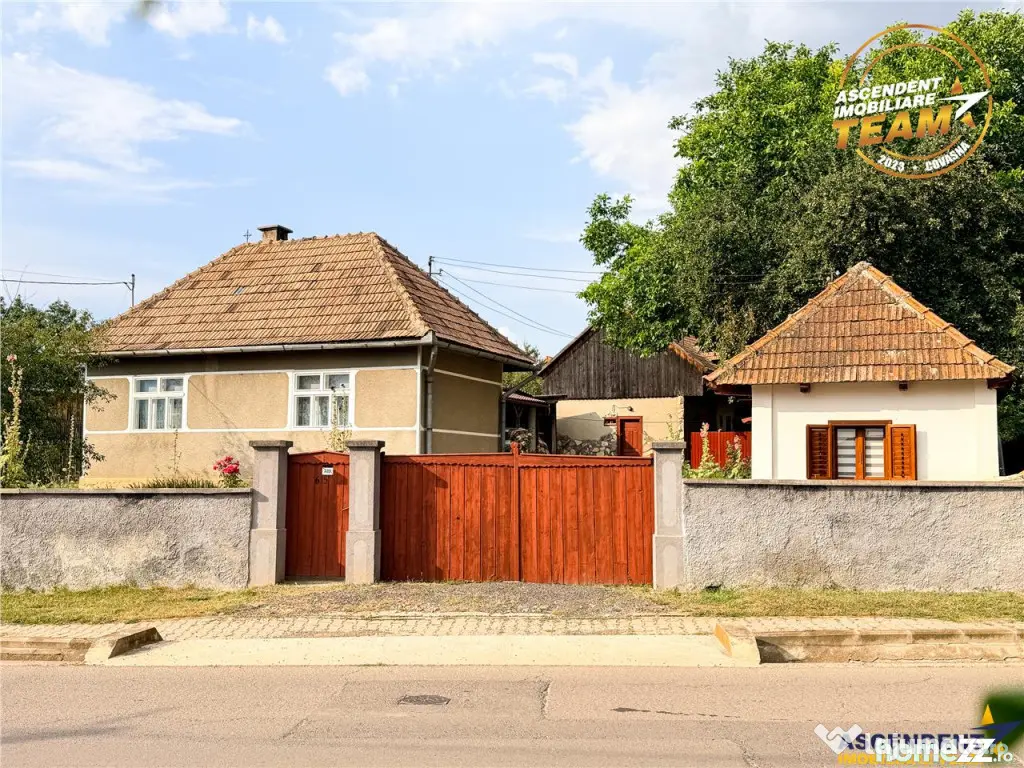 Casa cu teren generos de 1.315 mp, bucatarie de vara complet - Cernat (Covasna)