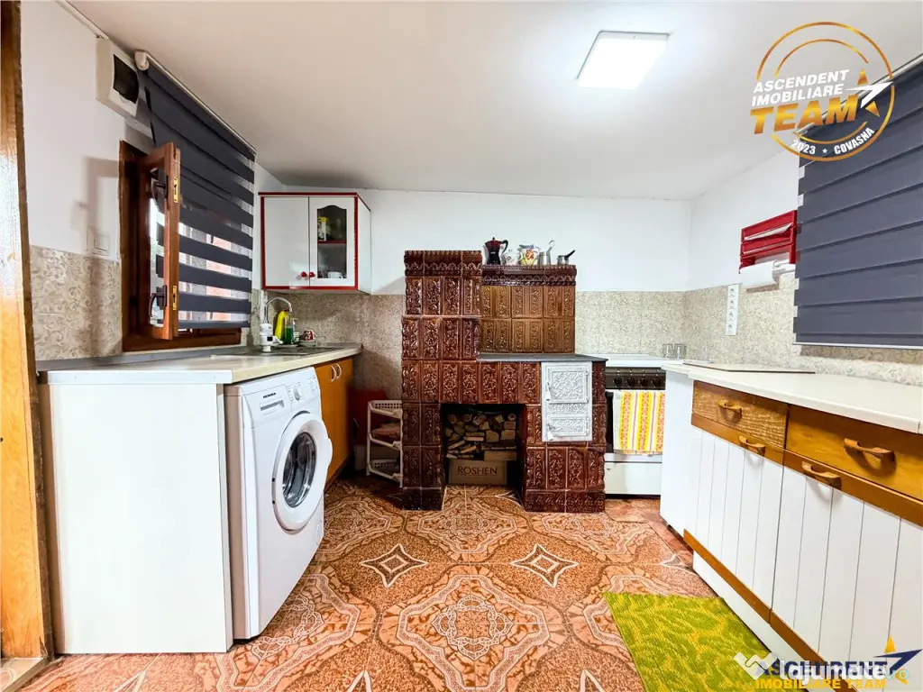 Casa cu teren generos de 1.315 mp, bucatarie de vara complet