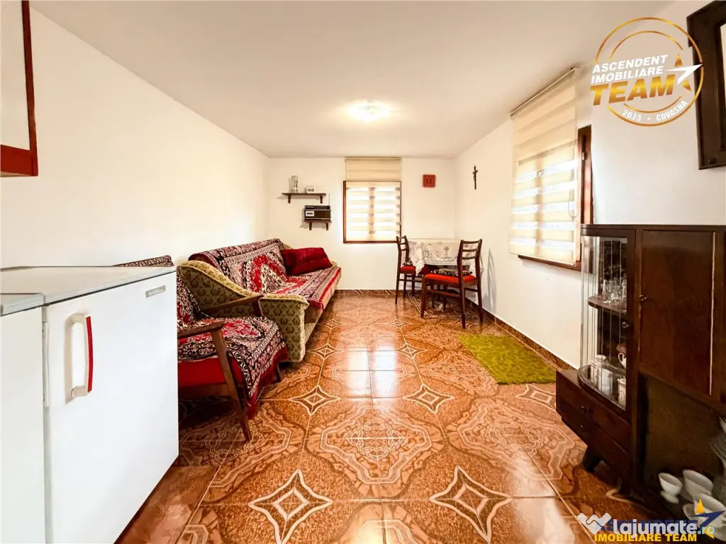 Casa cu teren generos de 1.315 mp, bucatarie de vara complet