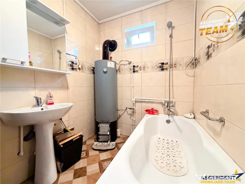 Casa cu teren generos de 1.315 mp, bucatarie de vara complet