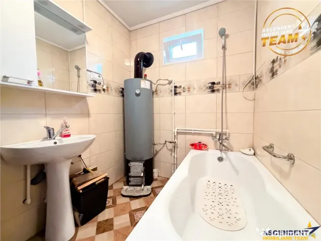 Casa cu teren generos de 1.315 mp, bucatarie de vara complet