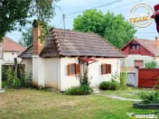 Casa cu teren generos de 1.315 mp, bucatarie de vara complet