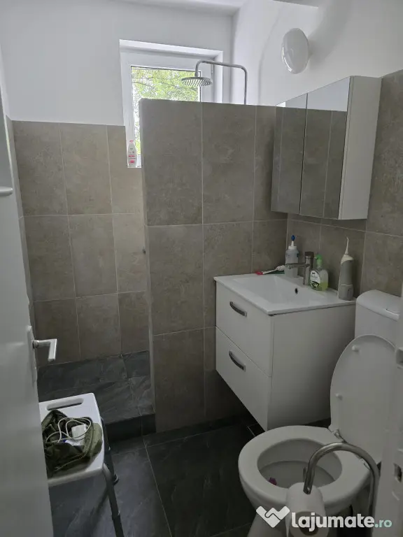 Apartament cu 2 camere de închiriat – zona Școala nr. 3