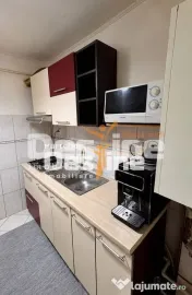 Apartament cu 3 camere, semidecomandat - aproape de centru