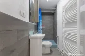 Apartament la casă de inchiriat cu 4 camere și 4 băi Z... 