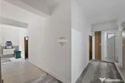 Apartament la casă de inchiriat cu 4 camere și 4 băi Z... 