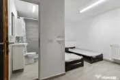 Spatiu de inchiriat cu 4 camere și 4 băi Zona Făt-Frumos 