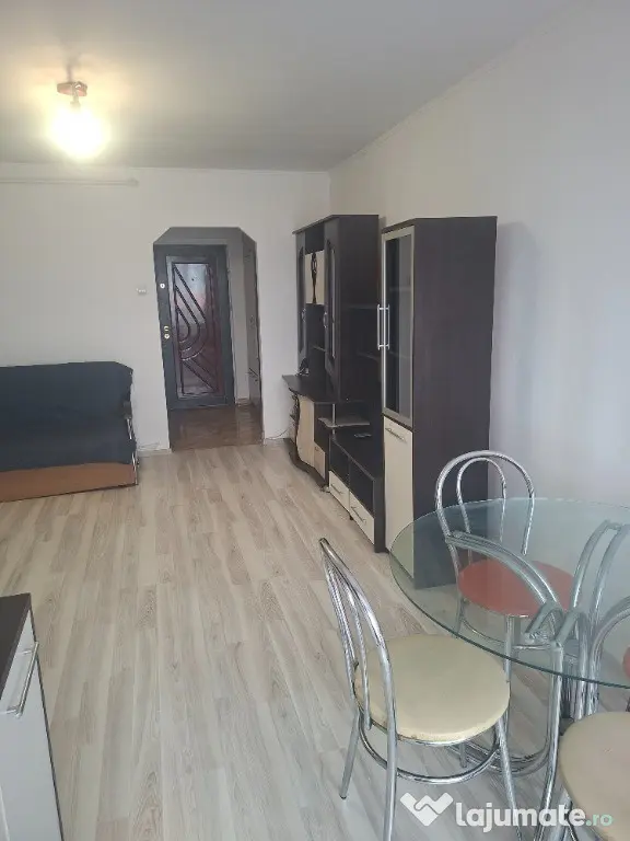 Dau in chirie garsoniera Bdul Republicii, nr. 1, blocul cu Farmacia HE