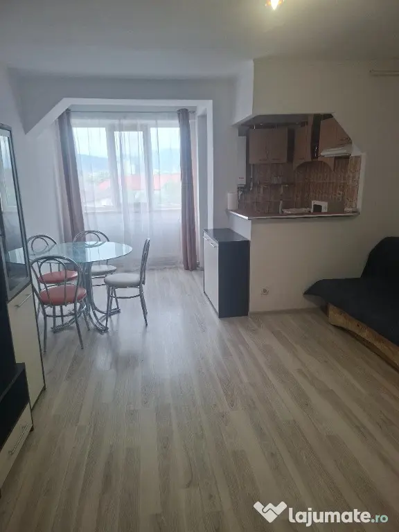 Dau in chirie garsoniera Bdul Republicii, nr. 1, blocul cu Farmacia HE