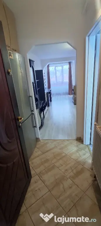 Dau in chirie garsoniera Bdul Republicii, nr. 1, blocul cu Farmacia HE