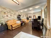 Vila cu foisor si cabana, Suceava zona centrala 