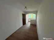 Apartament cu 3 camere, de , zona sud, scoala 8 
