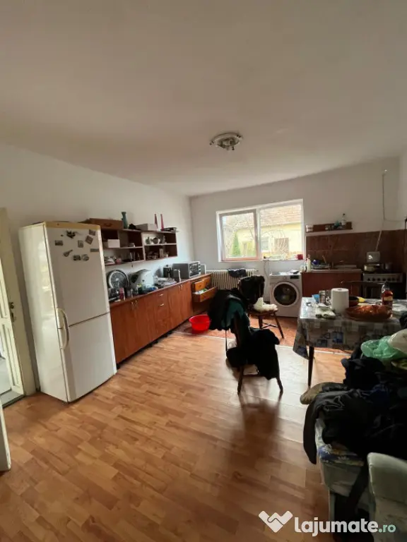 Apartament 3 camere 160 mp | beci 80 mp | gradina 160 mp | z