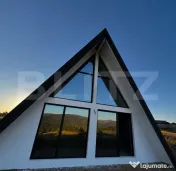 Cabana A-Frame – Relaxare in Familie sau Investitie Turist