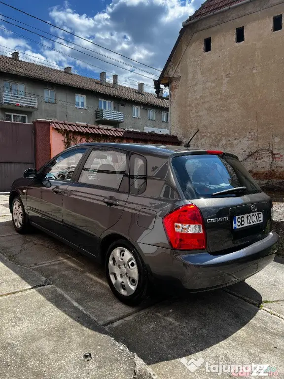 KIA Cerato Hatchback 1.6 Benzina | 2005 | 186.273 km | Acte la zi | Verificabila
